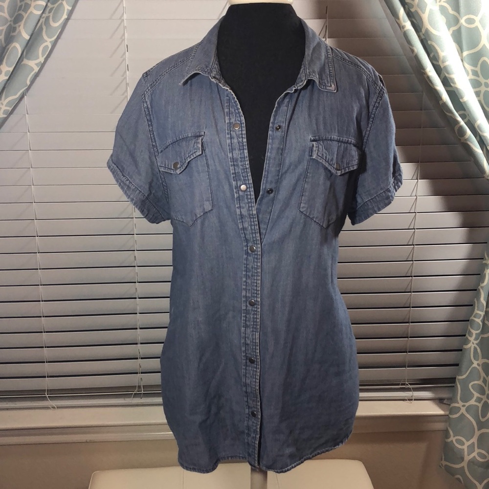 💎Cute blue jean snap top w/ pockets💎